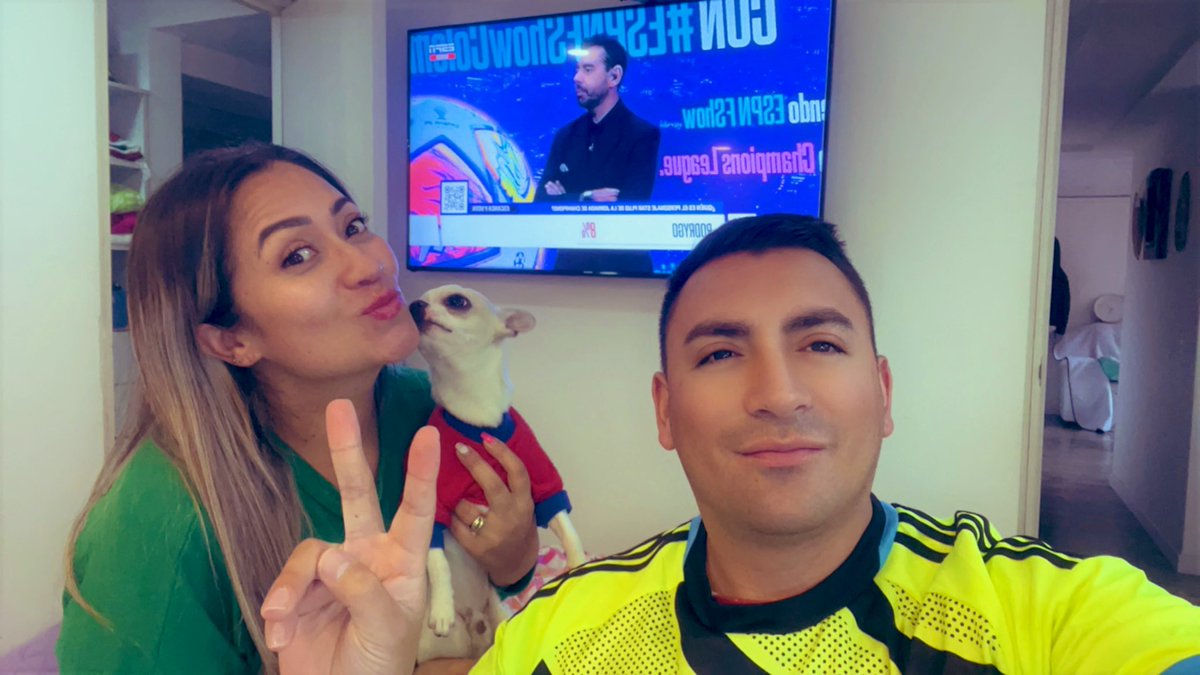 EdwinCoy28's tweet photo. @ESPNColombia #ESPNFShowColombia #CHAMPIONSxESPN El mejor programa de Futbol Viva el @ArsenalWFC aunque no clasificamos seguimos firmes 🐶🐾🐾 https://t.co/PiSQ6O2UUr