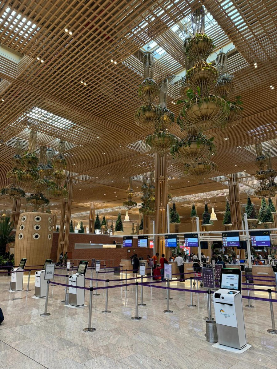 GeneraGift's tweet image. Lost in the beauty of this view.# Bangalore airport.