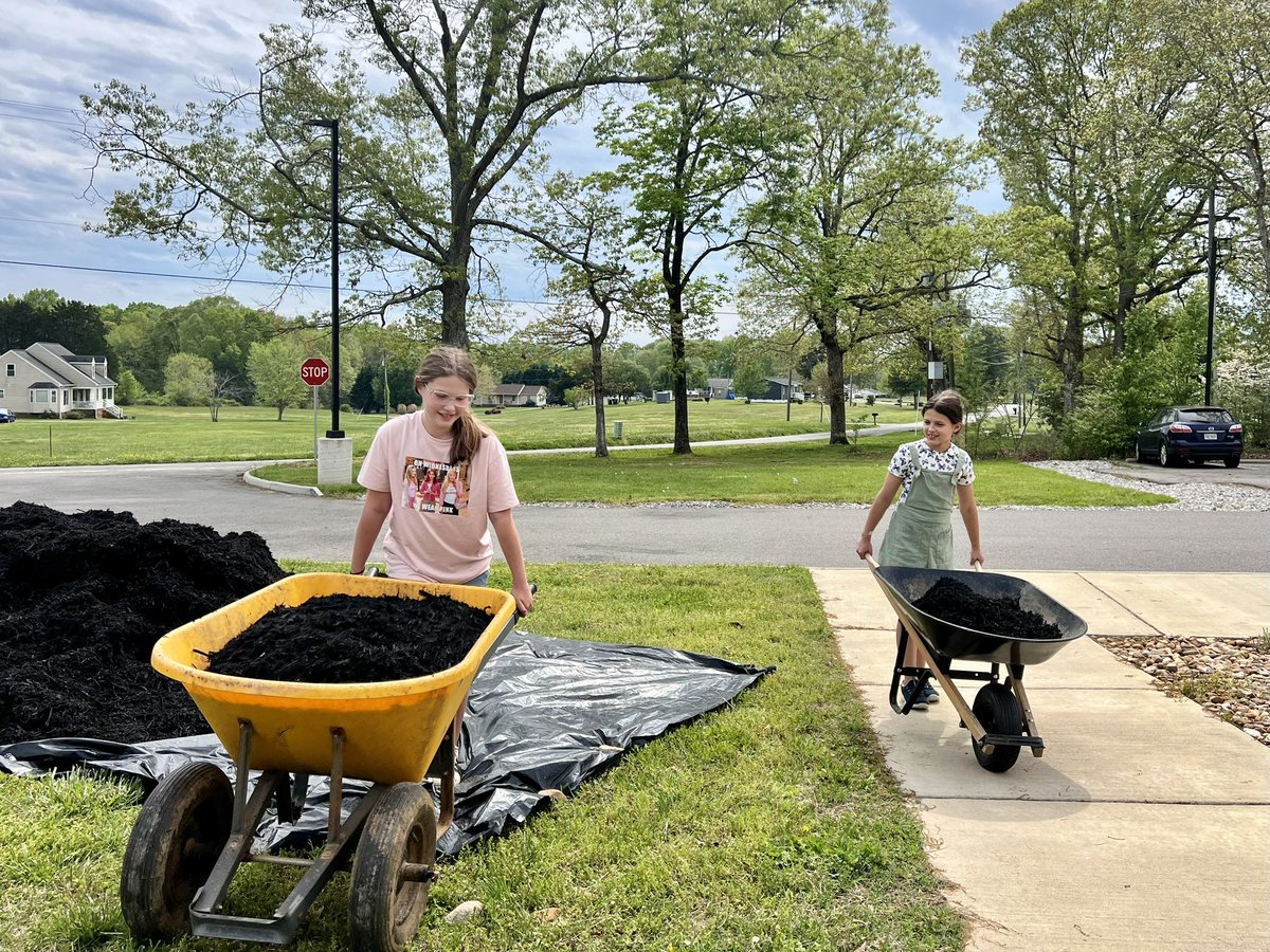 A huge shout out to @YardWorks for their generosity! Our #GardenClub crew got to learn about mulch, watch 3 cubic yards get dumped…and then we got to work!💪🏻 We are grateful for local businesses who support our after-school endeavors and help to keep our courtyard beautiful!🌿