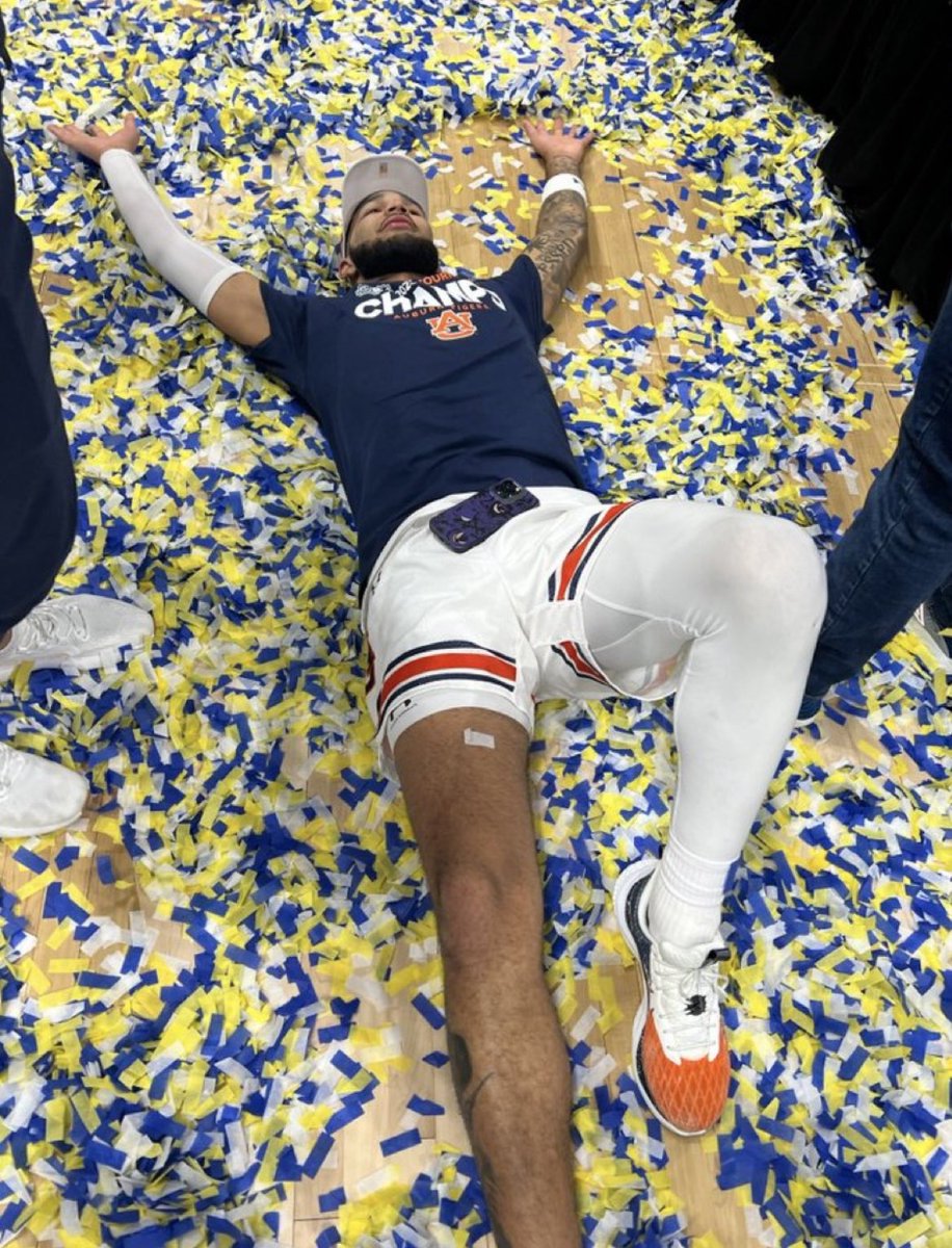 WarDamnStool tweet picture