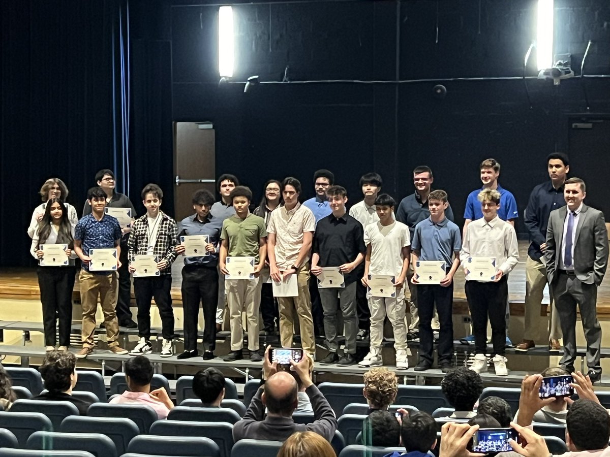 Congratulations to the newest members of our OHS Chapter of Computer Science Honor Society! @TeachMitch @DianeProvvido @OSchoolsPR @Mr_BCrofts #OHSMath #OHSCSHS #ThisIsOSD
