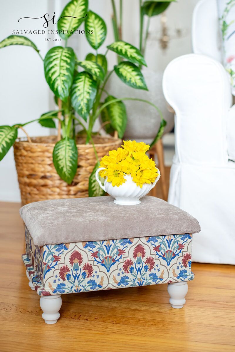 Design with beautiful touches of colors reminiscent of mosaic patterns found in homes along the beautiful Mediterranean coast.  ~ salvagedinspirations.com/diy-foot-stool… 

#salvagedinspirations #footstool #furniture #paintedfurniture #furnituredesign