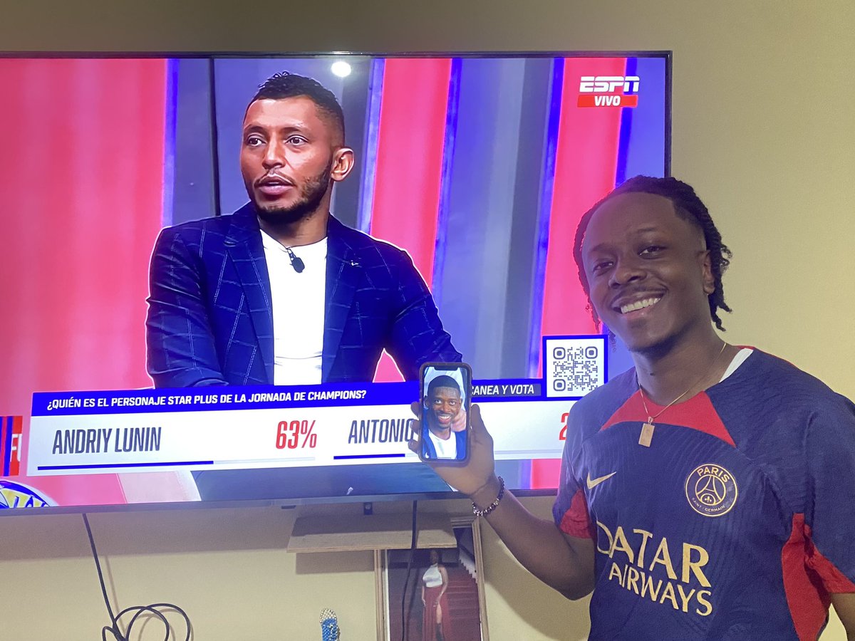 JacobDEAbraham1's tweet photo. #ESPNFShowColombia #CHAMPIONSxESPN @ESPNColombia 
Sonriendo como Dembélé contra el Barça!! https://t.co/OE3Cju0Y46