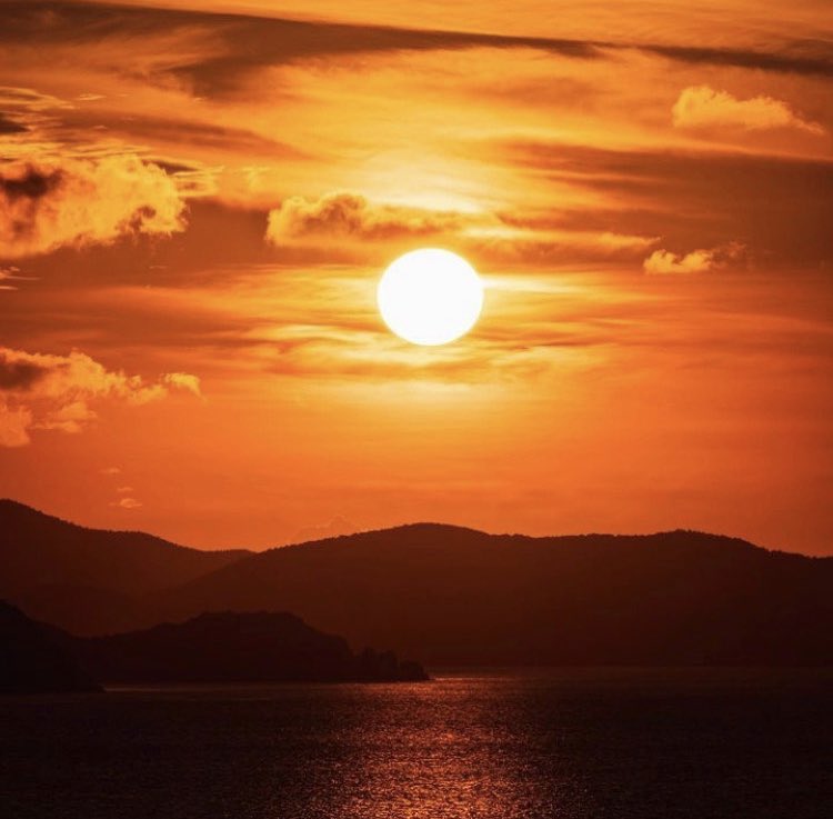 A magnificent end to a beautiful day, in the British Virgin Islands 😍❤️🇻🇬 #BritishVirginIslands #BVI #Paradise #Travel 📷 @AltonBertie