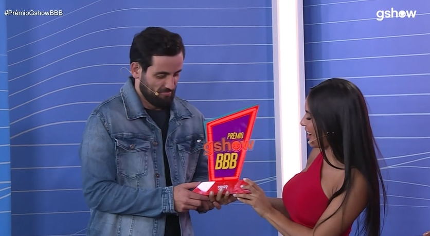 bbb's tweet photo. O prêmio da categoria Shipp vai para @Isanogoficial e @BahMatteuss🫶🏻  

AO VIVO ▶️ https://t.co/4Dsr88fT4S

#RedeBBB #BBB24 #PREMIOSGSHOWBBB https://t.co/tLpEmihm85
