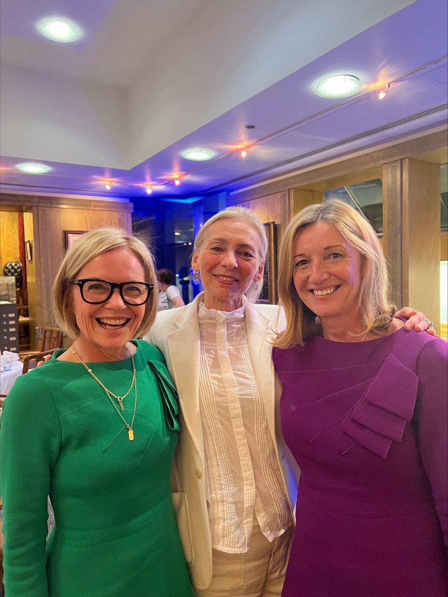 You could not make this up!!! Suffragette colours at ⁦@RoySocMed⁩ women’s dinner without having planned it!! ⁦@medicalwomenuk⁩ ⁦@mariellaf1⁩ ⁦@menomandate⁩ ⁦@carolynharris24⁩