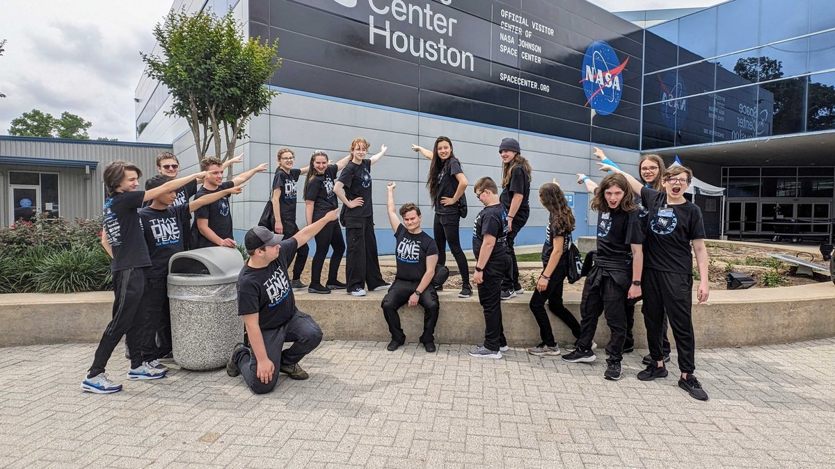 A tour of Boeing followed by a visit to Johnson Space Center (NASA) this afternoon.

#FIRSTChamp #FIRSTInspires