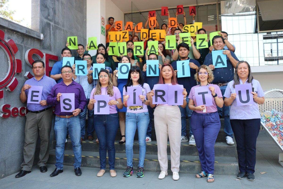 SESEAVOficial's tweet photo. En seguimiento a la campaña "Seres humanos diversos. Igualdad sustantiva y no discriminación" ✋🏼el día de hoy personal de la #SESEAV llevó a cabo la actividad "identifica la bandera" con la finalidad de conocer la historia y el significado de los colores de la bandera LGBTTTIQ+🏳️‍🌈 https://t.co/56FHvuOl6N