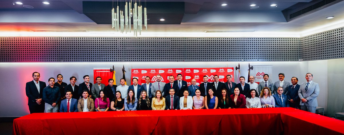 CamCMachala's tweet photo. Felicitamos al Directorio de la Cámara de Comercio de Machala y al Magíster Luis Aguilar Pesantez por su reelección como presidente de la institución. Su reelección refleja el reconocimiento a su dedicado trabajo y compromiso. #Machala #ElOro #Ecuador https://t.co/yicBdskX2E