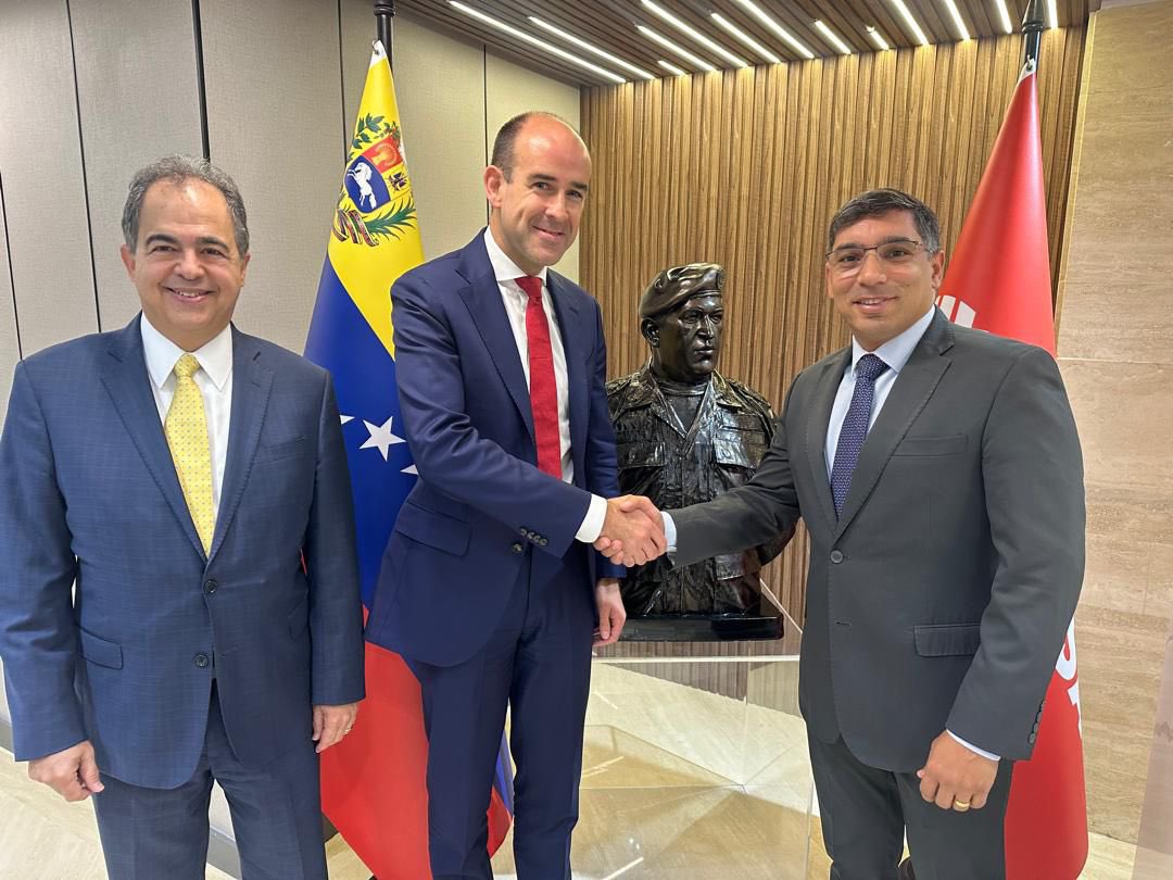 TellecheaRuiz's tweet photo. Afinamos los últimos detalles técnicos, administrativos y de infraestructura con National Gas Company de Trinidad y Tobago y Shell para el desarrollo de Campo Dragón, lo que nos permitirá proyectar a Venezuela como fuente confiable de suministro internacional de gas natural. https://t.co/WFPSRrm0qz