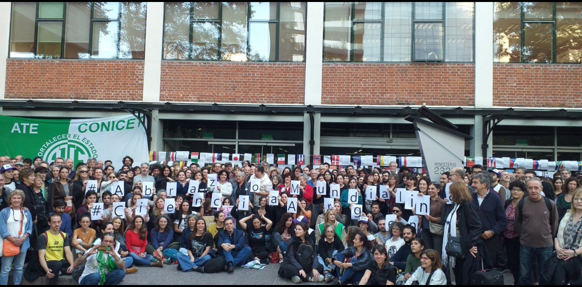 #AbrazoMundial 
#CienciaArgentina 
Defendamos al @CONICETDialoga