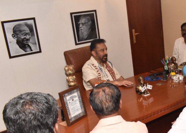 Gandhi 
Periyar 
Bharathiyar ( table)
Ambedkar(table)