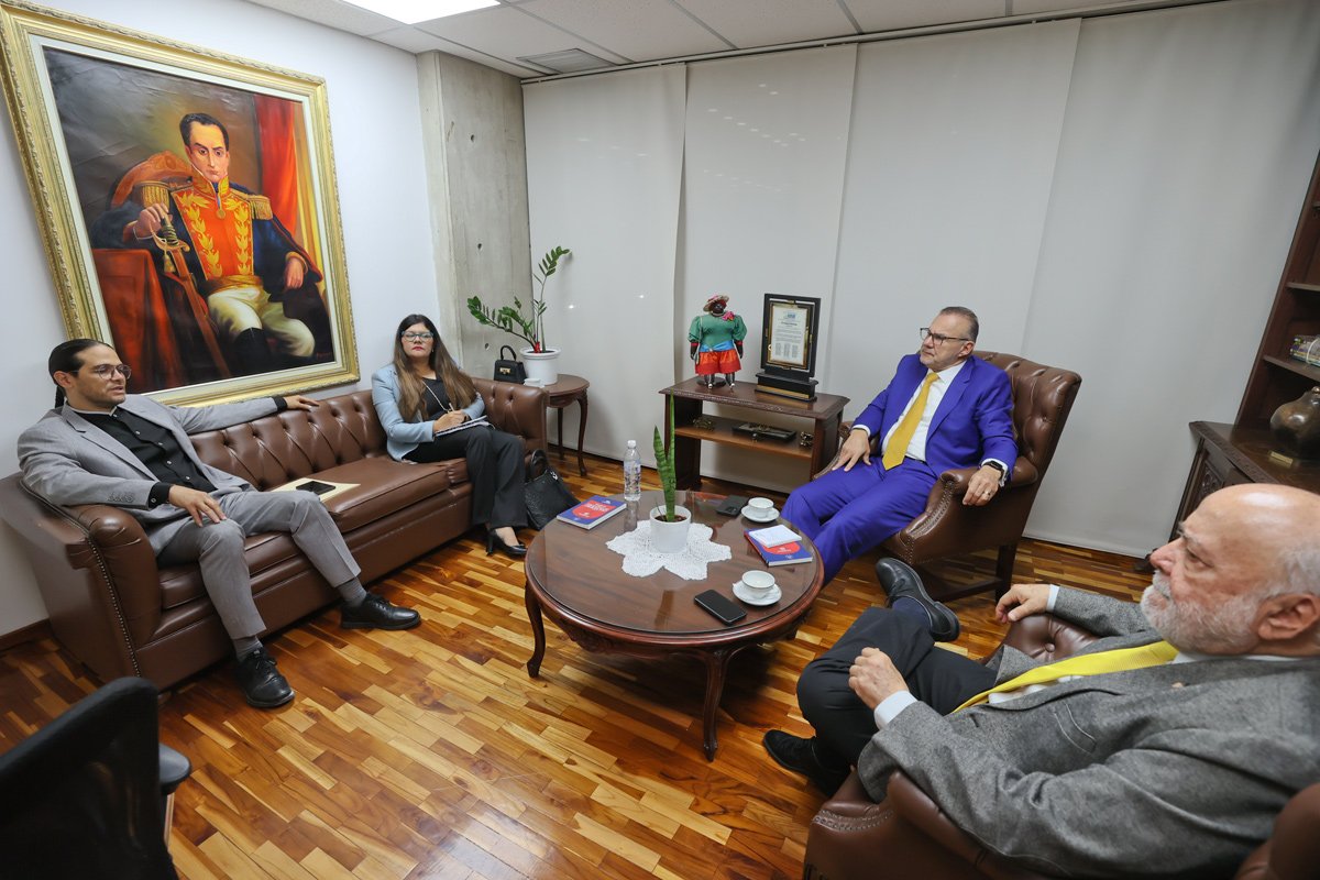 TSJ_Venezuela's tweet photo. Celebrada primera reunión de la Coordinación de Relaciones del TSJ con las Universidades y la Academia https://t.co/1zMk4ynxa5 https://t.co/CgLaNMK2Vd