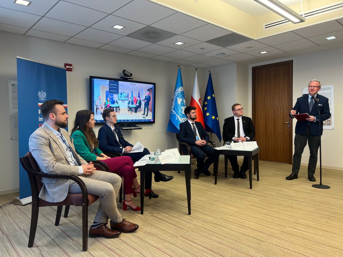 BelgiumUN's tweet photo. 🇧🇪 Youth Delegate Wouter presented @GhentEYC2024 at 🇺🇳#ECOSOCYouthForum side event hosted by @PLinUN. 🙏 

As previous, current and next #EuropeanYouthCapitals, examples from #Lublin 🇵🇱 #Ghent 🇧🇪 and #Lviv 🇺🇦 show how youth initiatives drive urban solutions. 🌆🌍

#LetYouthLead https://t.co/4QDUnJJxvs