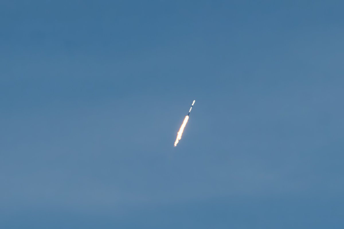 Falcon 9 Group 6-51 launched at 5:26 pm ET from Pad 39a
Shot from Orlando, Fl

#falcon9 #starlink #falcon9launch @FloridaMediaNow