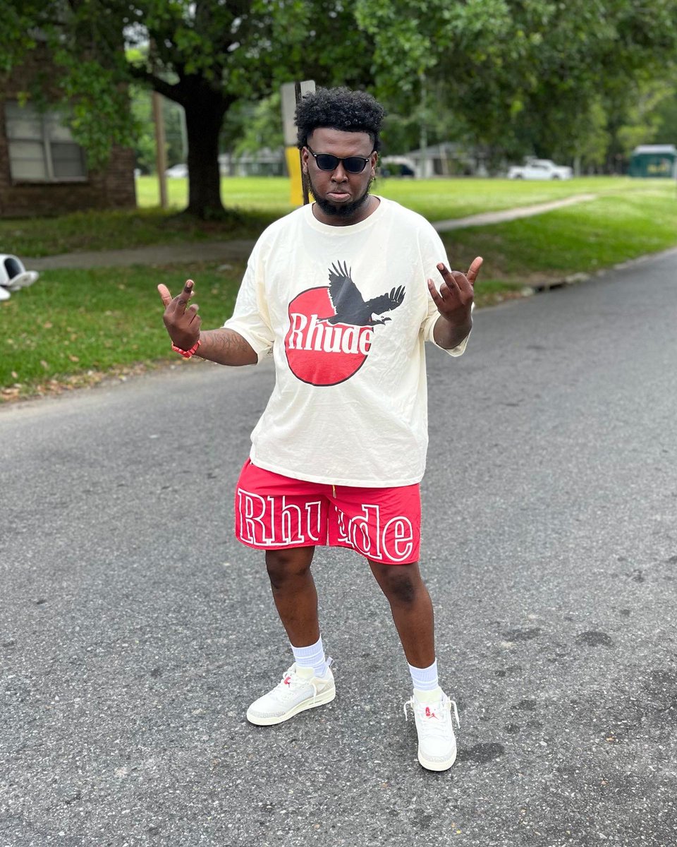 Ibee_desmondd5's tweet image. H A P P Y  B I R T H D A Y 2  M E  ❤️

#chapter26 #rhude #blessed