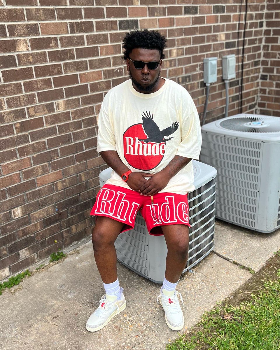 Ibee_desmondd5's tweet image. H A P P Y  B I R T H D A Y 2  M E  ❤️

#chapter26 #rhude #blessed