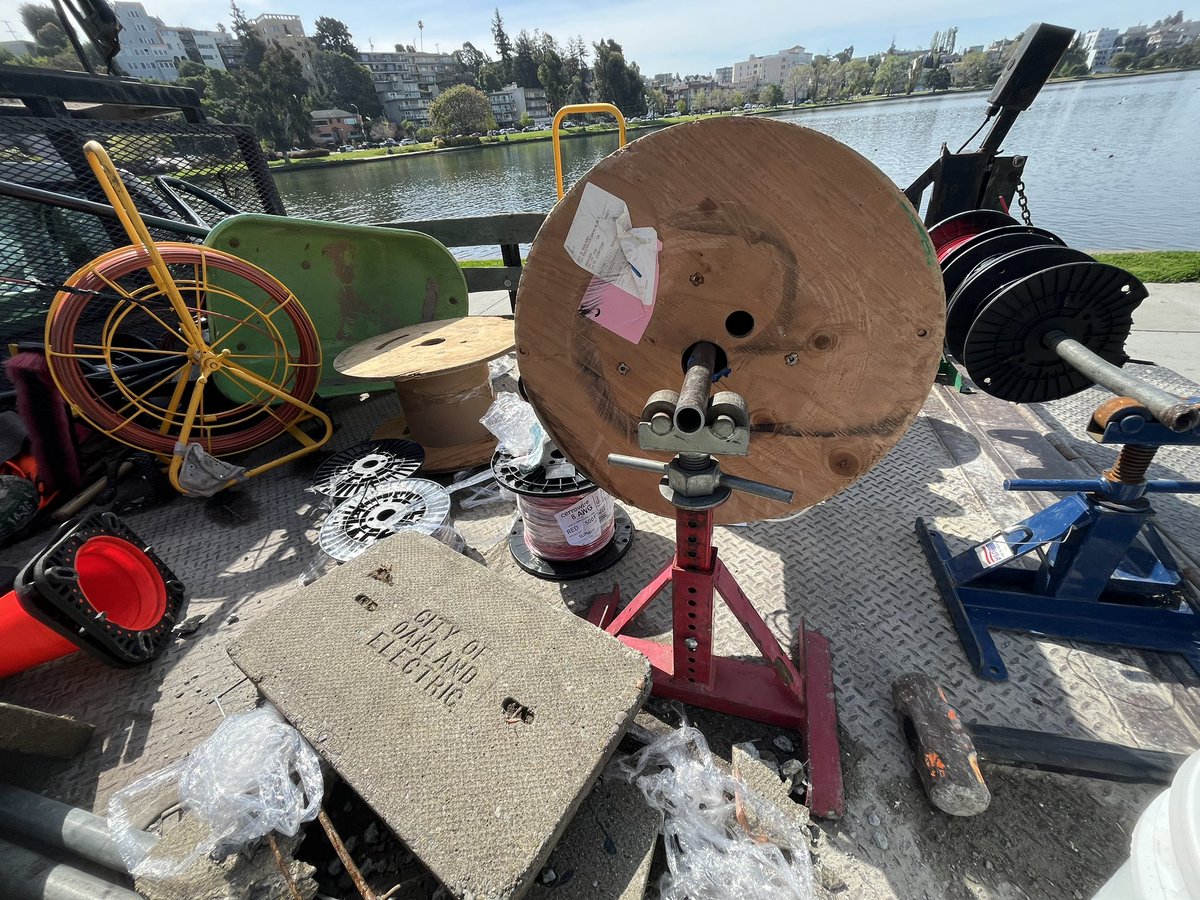 Lake Merritt Lights: City crews in Oakland are working to repair around 50 curb boxes and 10 light poles at Lake Merritt. In the last month crews say thieves have targeted the lights for copper. Repairs started two weeks ago and are expected to take another week. @nbcbayarea