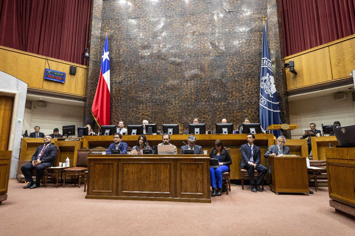 El ministro de Economía @nico_grau, el subsecretario @gboccardobosoni y las subsecretarias @BernerHeidi y @clausanhueza participaron de la sesión especial de sala del @Senado_Chile para abordar la situación de la Siderúrgica Huachipato.