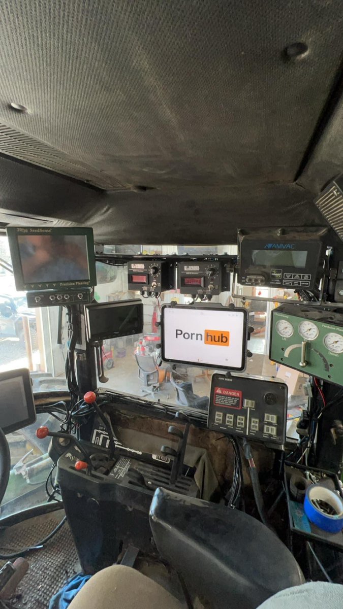 Kerry has the plating tractor all ready to go. Who needs a <a href="/JohnDeere/">John Deere USA</a> R series to have a bunch of monitors