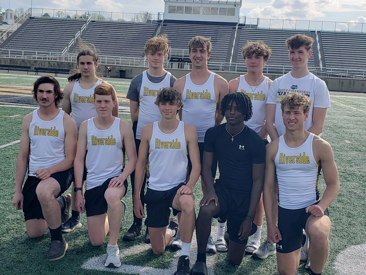 Riverside_athl's tweet photo. Congrats and thanks to our track seniors as we celebrate senior night. Good luck on the rest of your season and all future endeavors! #RollSide https://t.co/kpMSpCTSWc