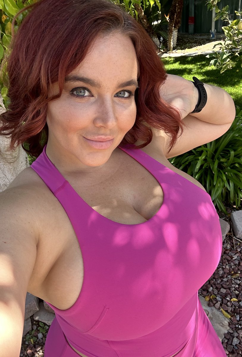 NacyFrank's tweet photo. Have you guys checked out my free page yet?? 👀 Don’t miss out! 🌺 https://t.co/lTVjimy9SO