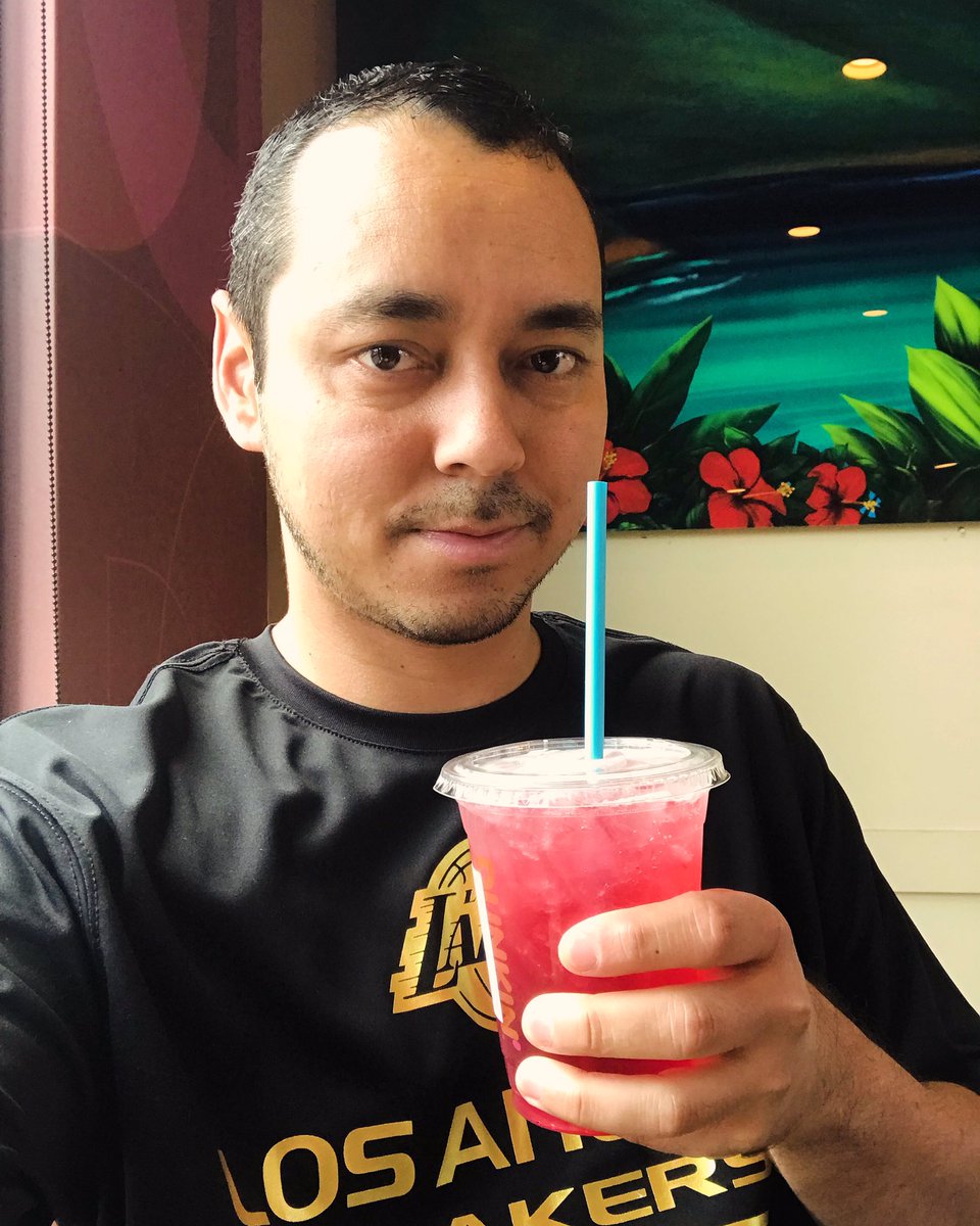 rayjsantiago's tweet image. Obsessed with the new Berry Burst Spark’d energy drink from @dunkin 🍓💥 Seriously, it’s like a burst of summer in every sip. My go-to for that extra boost! #Dunkin #BerryBurst #Sparkd #EnergyBoost #wednesdaymotivation