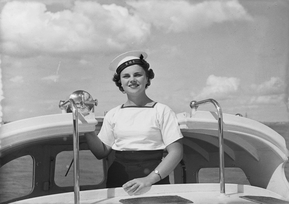One of our #favourite images: Coxswain Nancy Hodgson, one of the pioneering #Wrens who manned the Admiral’s Barge during #WW2. Photographer - Tudor Collins #NZNavy #blackandwhitephotography