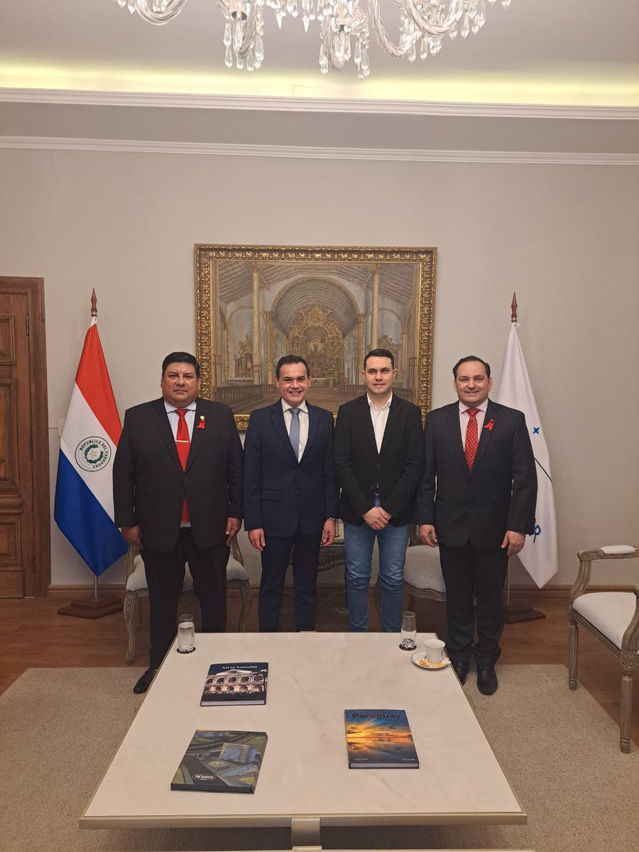El día de hoy tuvimos una amena reunión con el Ministro de Relaciones Exteriores Rubén Ramírez Lezcano, el senador David Rivas y el colega diputado Sebastián Remezowski.
<a href="/rramirezlezcano/">Rubén Ramirez L</a> 
<a href="/remesowski/">Sebastián Cheba Remesowski</a>