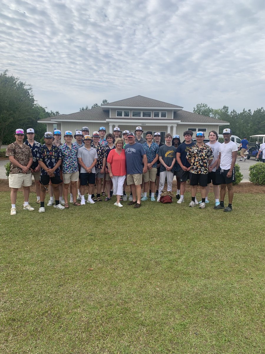smhbb10's tweet photo. Thank you to former Coach and Always Spartan Tom Donahue 88’ and his wife Donna for having us to their NC home for some BBQ and Cornhole. Today was a Great Day!
⁦@stmarysspartans⁩ ⁦@smhlynn⁩ https://t.co/NOeJ29VnzR