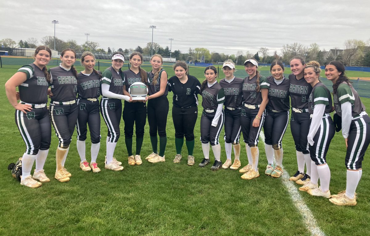 What started as a rainy game turned into a close one to the very finish! A 22-20 win over @ShoreSoftball! Both teams battled the whole way going all out! Rockets of the Game: Madison Regiec,Payton Fleming and Abby Rehfeld. Congrats JV on Win #4 of the season!