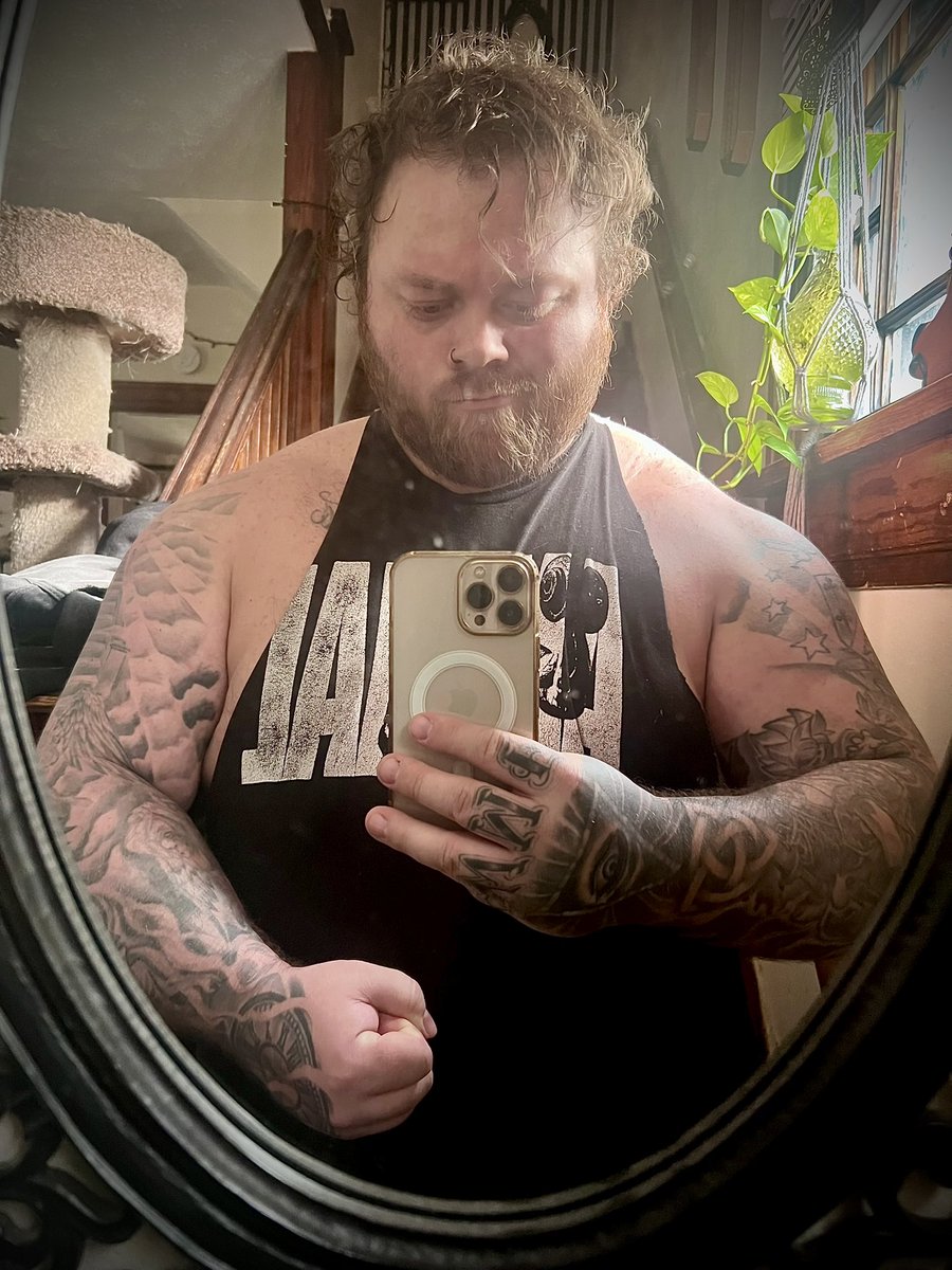 First proper day back in the gym. 

Had to hit shoulders. 

Extra cardio cause the car shit the bed this past weekend, so had to walk to & from the gym.

Speaking of, anyone wanna buy some merch? 
shopcrashjaxonmerch.creator-spring.com
prowrestlingtees.com/thecrashjaxon 

#RoadtoRecovery #WholeLottaDude