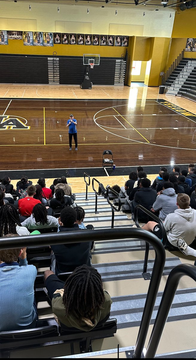 NAHSJacketFB's tweet image. We are so thankful for @dshelton66 sharing his powerful message with our athletes today! #1team1cause