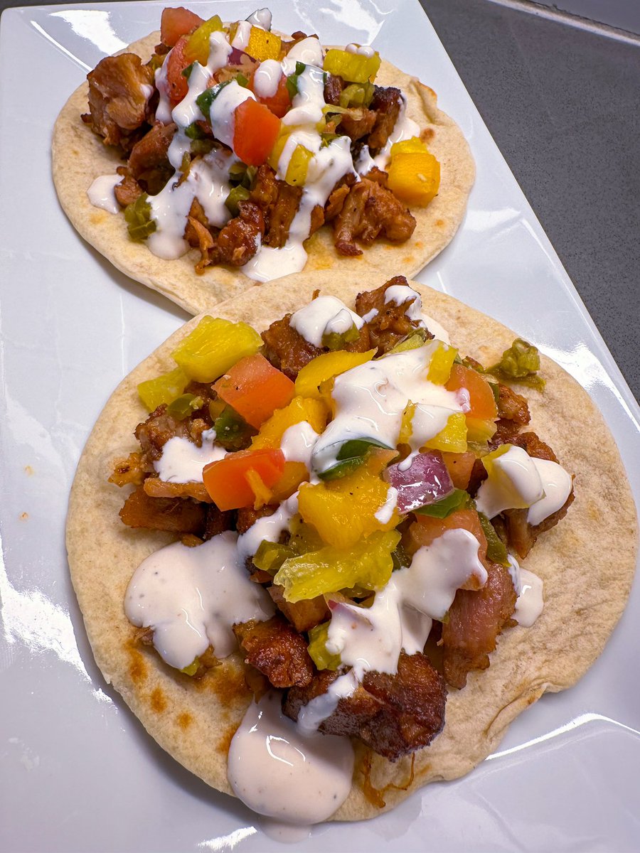 sak_shoes's tweet image. Crispy pork with mango and pineapple tonight! 🌮🌮🌮