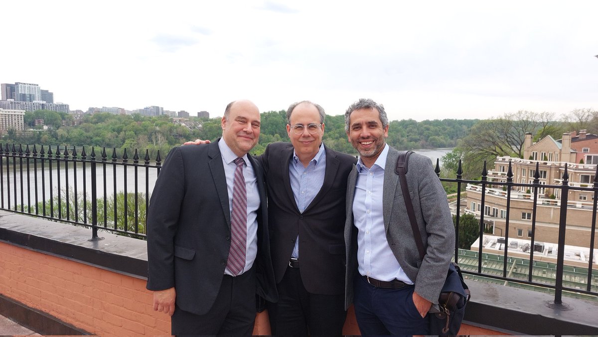 pachecol's tweet photo. Hoy celebramos el legado de Ramón Espinasa en la Universidad De Georgetown.
Para mi su legado son sus amigos, que me dejó en honrosa herencia. https://t.co/qIOrYZvtT5