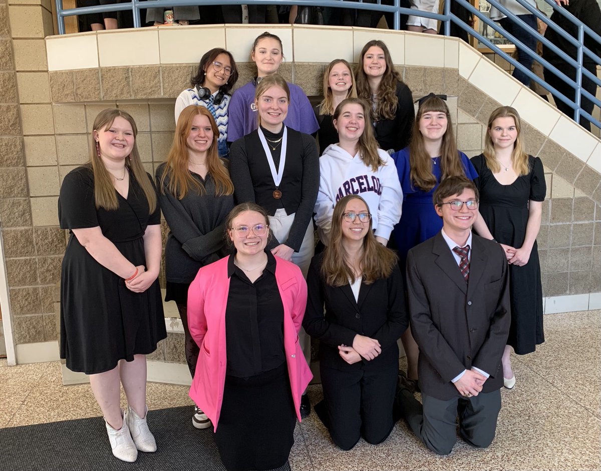 The Huskie Speech Team has had a great season! 🐾🎤

🥈The team placed 2nd in MSHSL Subsection 5A East on April 8! Fourteen team members advanced to the Section 5A Tournament on April 13, including: Hope Aronson, Ava Borgerding, Michaela Buersken, Lorelei Christman, Elsi…