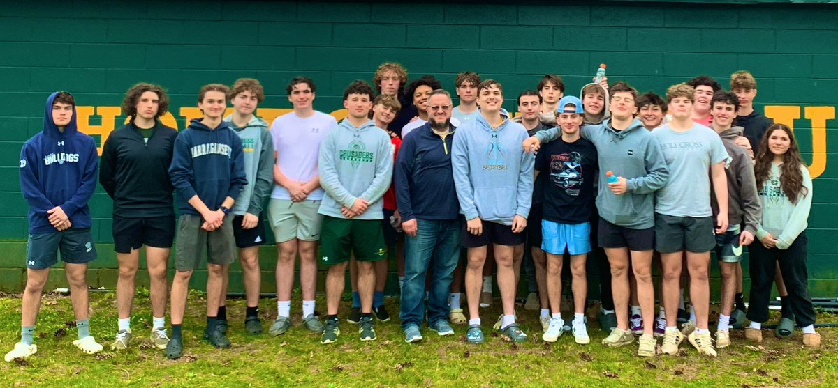 Thank you to Kristin and Paul Mitnick for treating the team to dinner tonight. HC family 💚💛🥍 #ProudToBeHC #HCLax #lacrosse