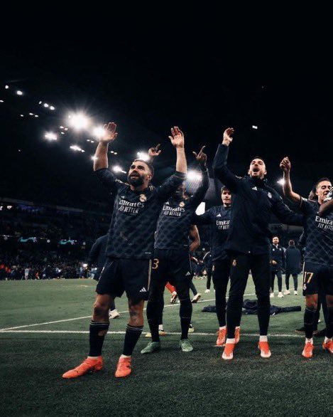 MH_1902's tweet photo. احبك يا ريال مدريد والله احبك يا فريقي 

يلي تخليني ادمع فرح فقط .. الحمد لله على نعمة تشجيع هذا النادي 

قرار اتخذته في ظل سيطرة برشلونة و ما ندمت 

وانا اليوم و كل يوم فخور بقراري 

شكرا رونالدو ، شكرا كاكا كنتم سبب في تشجيعي هذا النادي https://t.co/xSHzd4Cnyx