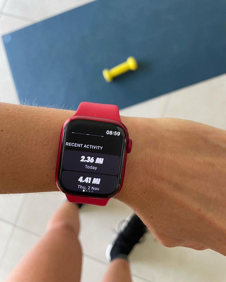 Time to crush a workout 🏋️ 📸: Instagram // deborajacquesvieira