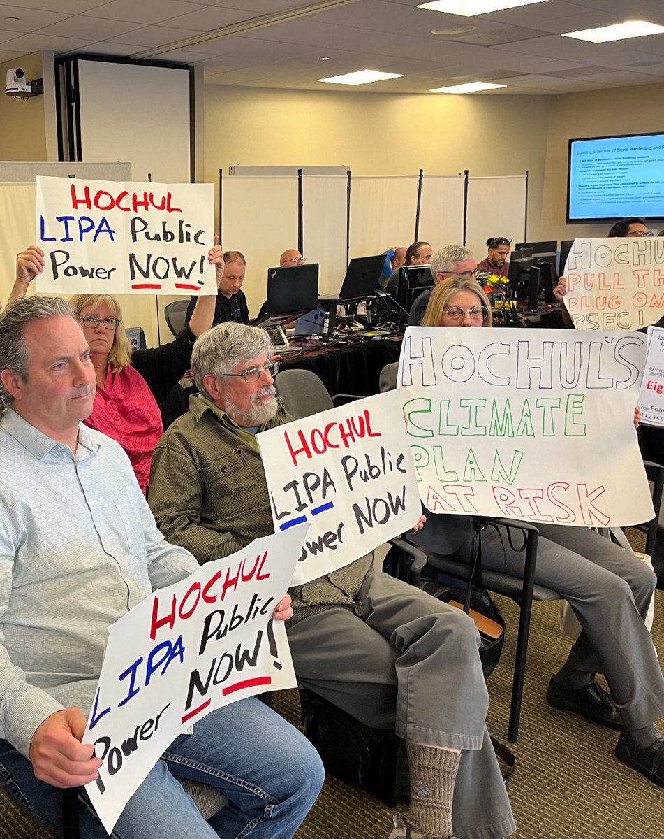 At LIPA today: A 2024 state audit found PSEG LI is not prepared for the next storm & is failing NYs climate goals. The solution is for @GovKathyHochul & @NYSenate to support the LIPA Public Power Act. The current model is jeopardizing our climate & putting constituents at risk