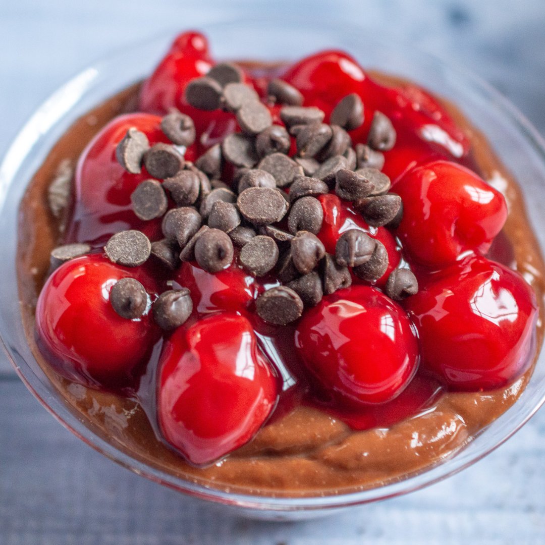 Craving cheesecake but short on time? This NO-BAKE chocolate cherry cheesecake recipe is your answer! Creamy filling, crunchy crust, & sweet cherries in minutes.  #nobakedessert #easydessert #quickrecipes #cheesecakerecipe asparkleofgenius.com/chocolate-cher… via @momsreview4you