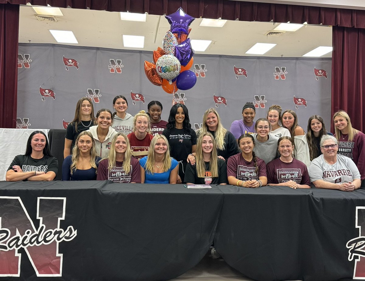 CalynRounsavil1's tweet photo. It was a great day! I am truly blessed to have such amazing parents, teachers, friends, and coaches! @navarresports @NavarreSoftball @CoachChelsi @purepowerpitch @EWUSoftball @EWU_Athletics @BLester1993 https://t.co/UoP92CIPAf