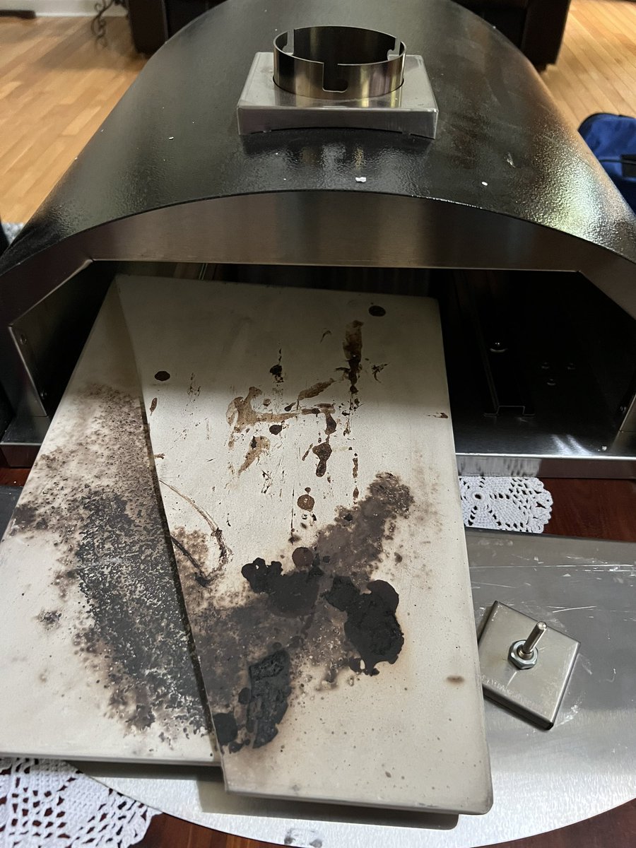 DATssocute's tweet photo. @StokePizzaOvens How do you send used, broken ovens and charge customers like they’re new? #customerreview https://t.co/NyObgCAYQD