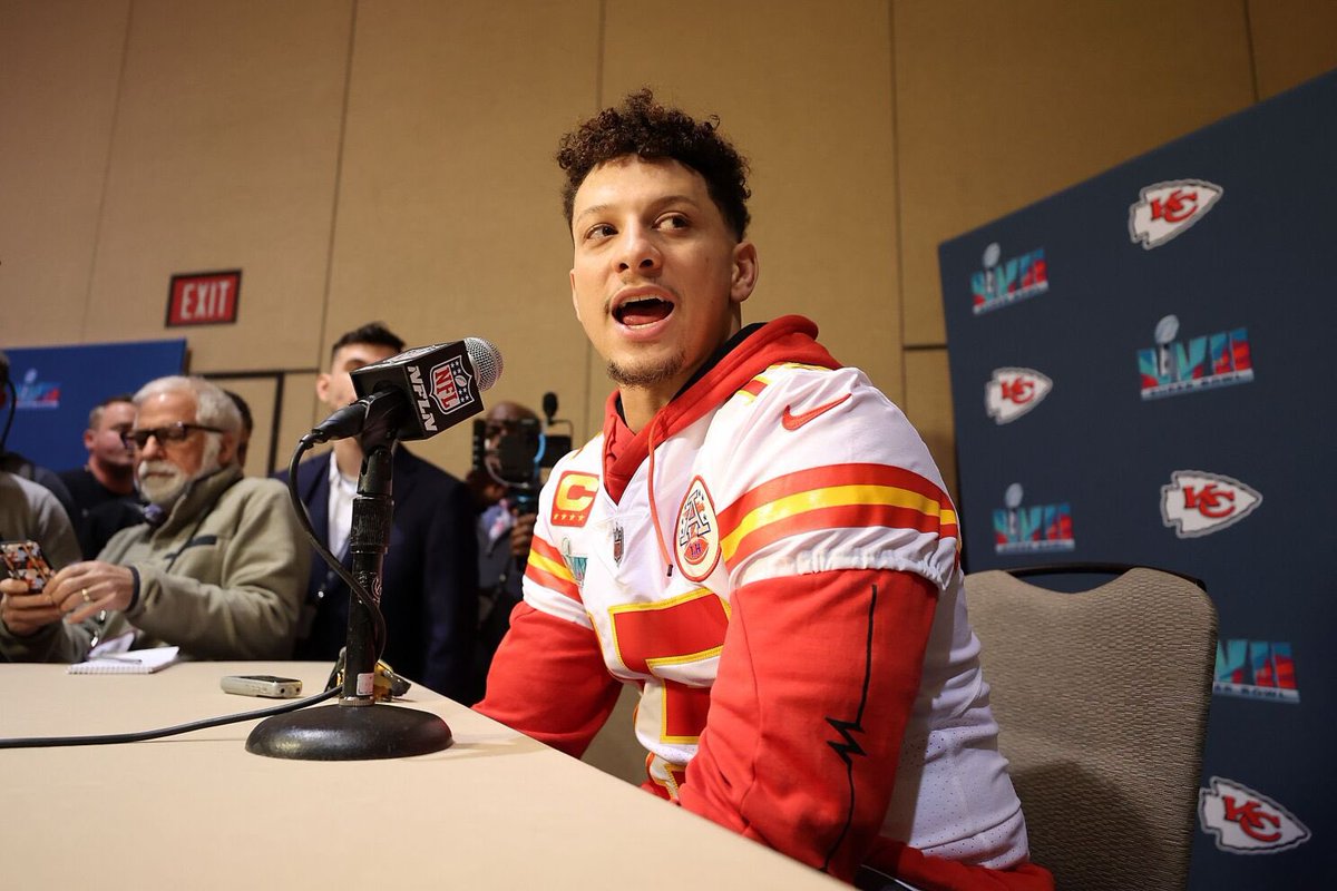 CLASS ACT: #Chiefs QB Patrick Mahomes says he will refrain from commenting on the current presidential race, urging voters to do their own research before the election. “I don’t wanna pressure anyone.” 👏👏👏