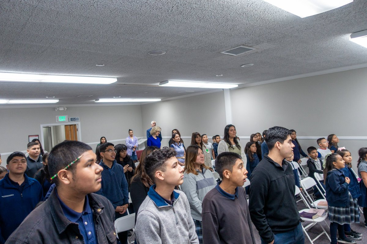 DrLuisParada's tweet photo. El Pastor John Wilkerson predicando a los alumnos de la Escuela Educacional Cristiana (Bible Baptist Academy) Fue de gran bendición.🙏 https://t.co/jpEwzLMqPE