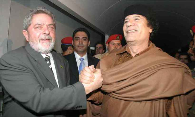 alanribro's tweet photo. Pessoas sendo felizes antes das Redes Sociais https://t.co/h6hYapY85l
