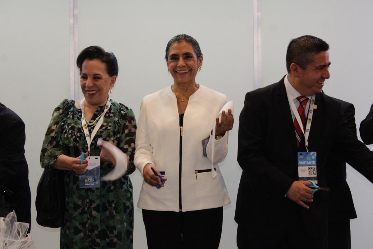 SSaludCdMx's tweet photo. Este miércoles comenzó #ExpoFarma en su edición 2024, aquí se presentan los más recientes avances en la industria farmacéutica. A esta ceremonia fue invitada la Secretaria de #SEDESA, la Dra. @OlivaLopezA, para la inauguración. https://t.co/D3Hbm573Ur