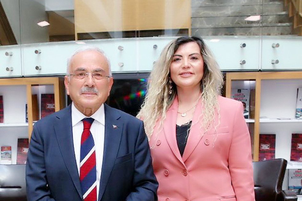 Kıymetli Büyüğümüz, Ordu Büyükşehir Belediye Başkanımız Sn.Dr. Mehmet Hilmi Güler, halkın iradesiyle kazandığı seçim sonrası mazbatasını aldı. Sn Bakanımıza yeni dönemde kolaylıklar diliyorum. Hayırlı uğurlu olsun!