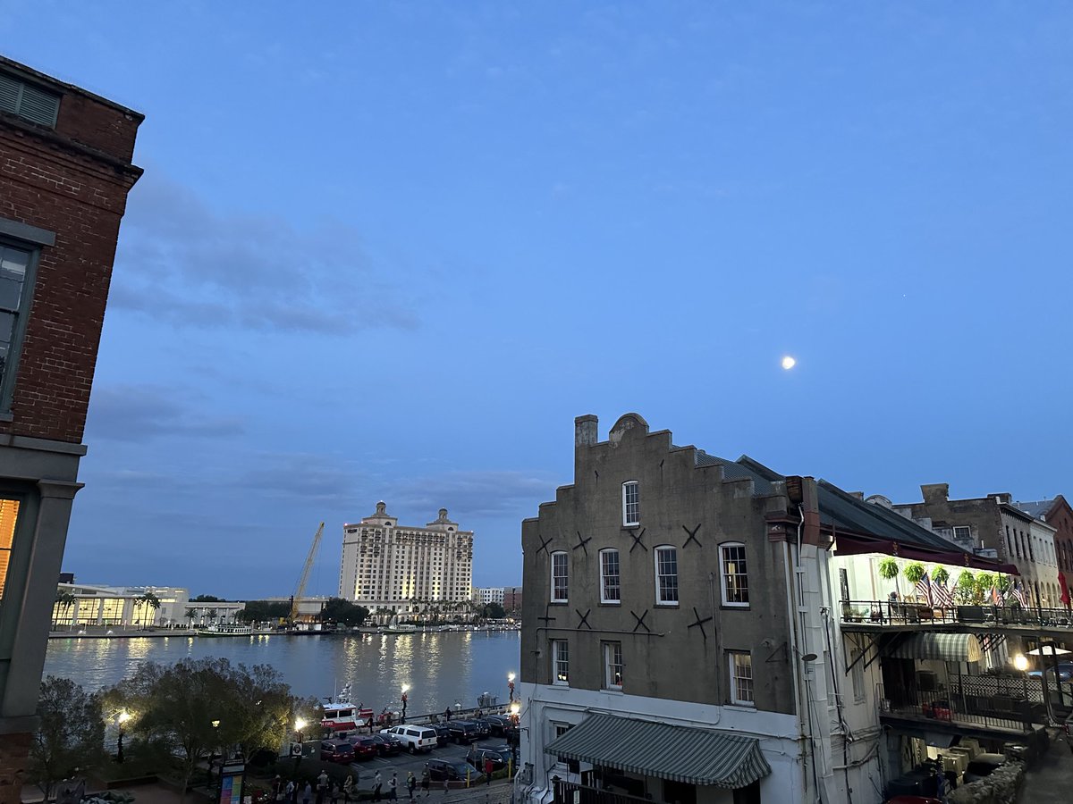 Shelley_Knight1's tweet photo. This one morning in November of 2023 I had to go on a drive to clear my mind. I ended up in Savannah, GA. It was a beautiful day, night and a beautiful city! #lateposts #alittlesliceofmylife #SavannahSaturdayNight #ilikemyowncompany https://t.co/2qKJF4YdT1