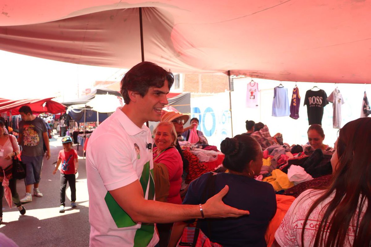 JCValladaresMx's tweet photo. La pasamos muy bien saludando a mis amigos en📍Tianguis de la Ruta 6, en #Ciudad2000. 🙌🏻🙌🏻 Gracias por detenerse a escuchar mis propuestas e ideas para lograr que en el #Distrito6, #NosVayaBien. 😎 https://t.co/HfmRiCRaAw